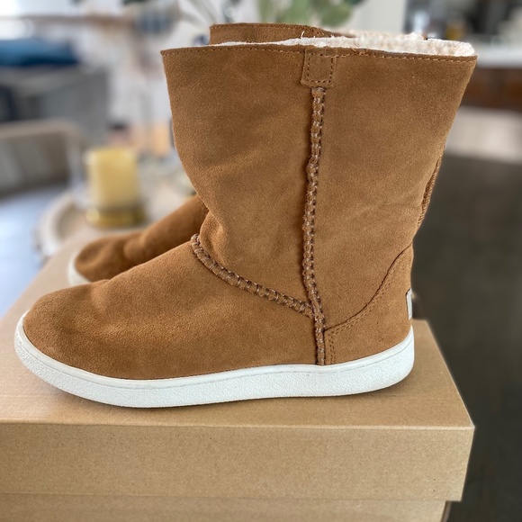 UGG Shoes - UGG Mika Classic Genuine Shearling Sneaker Boot in Chestnut | 7.5 M